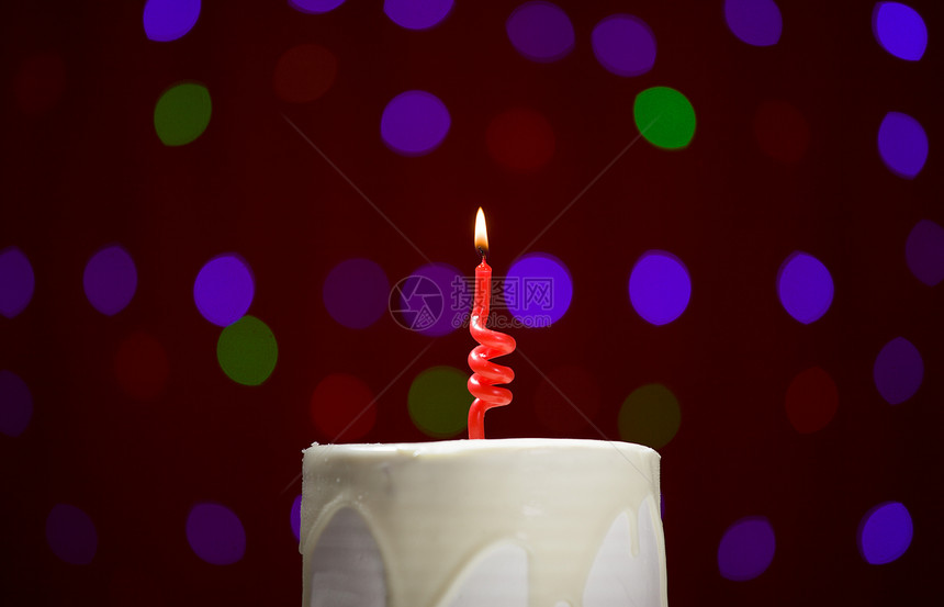 生日蛋糕庆典食物条纹小雨火焰派对蓝色蜡烛橙子绿色图片