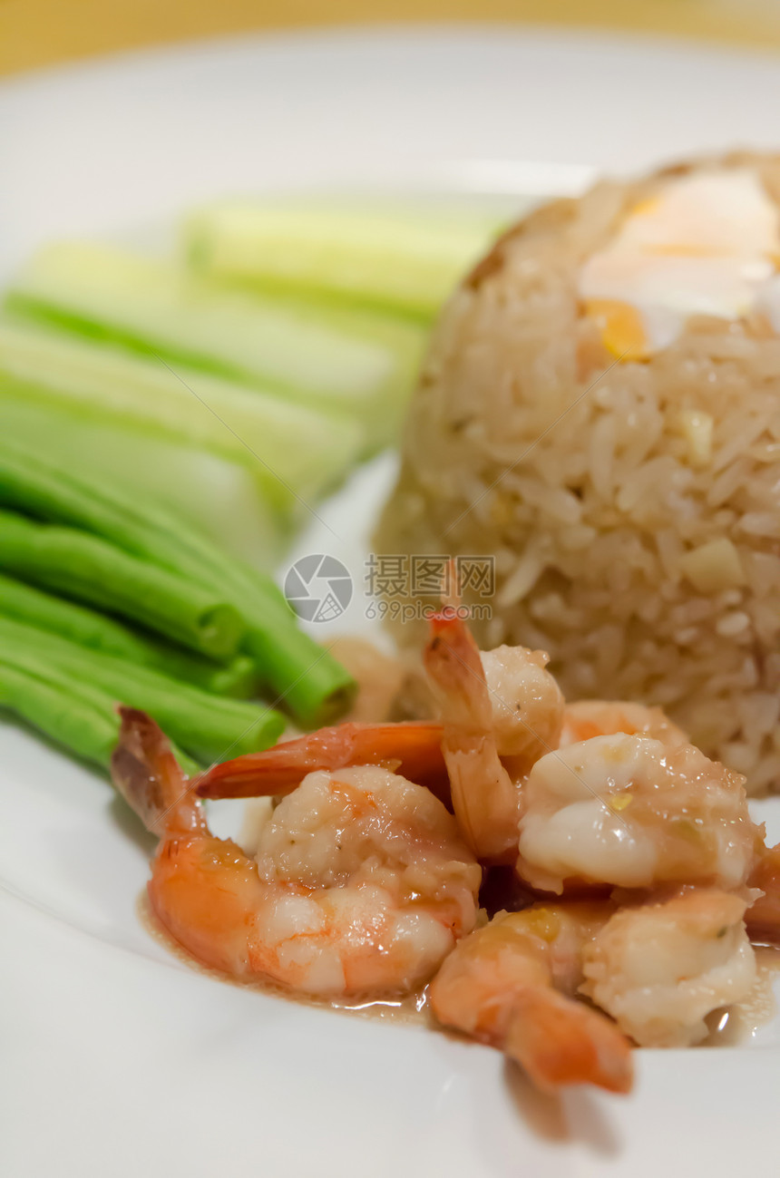 炒虾和大米盘子食物油炸海鲜白色蔬菜炒饭图片
