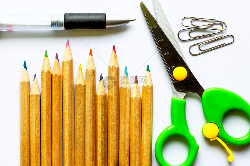 学校设备夹子教育团体学习彩色彩虹工作特写用品铅笔图片