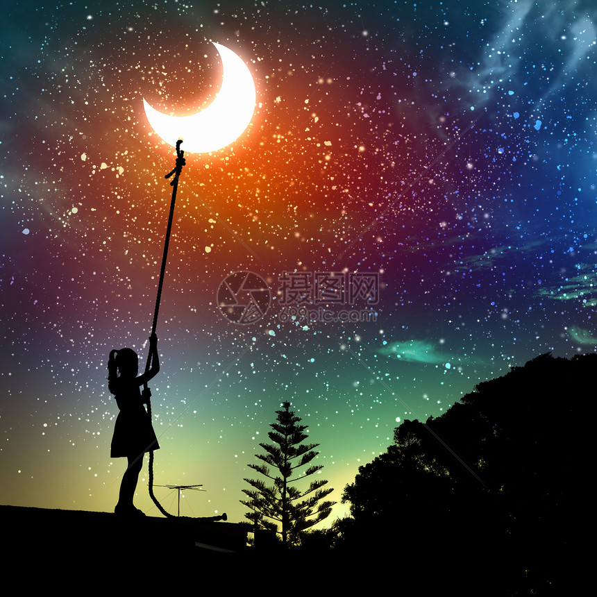 小女孩拉月亮女性斗争月亮爬坡天空童话力量电缆竞赛绳索图片