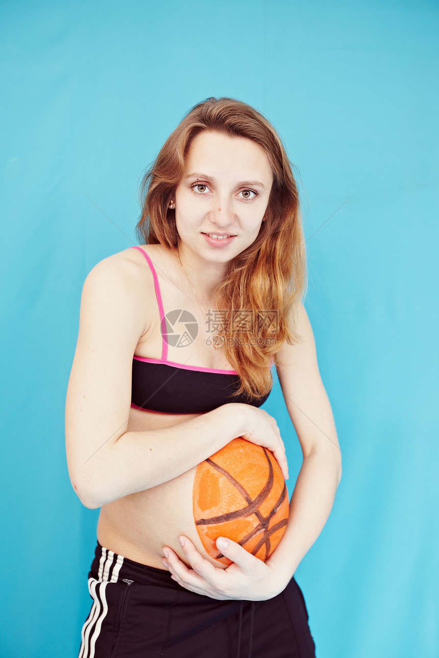 带相片的怀孕女孩皮肤微笑情绪乐趣母亲墨水女士几个月腹部身体图片