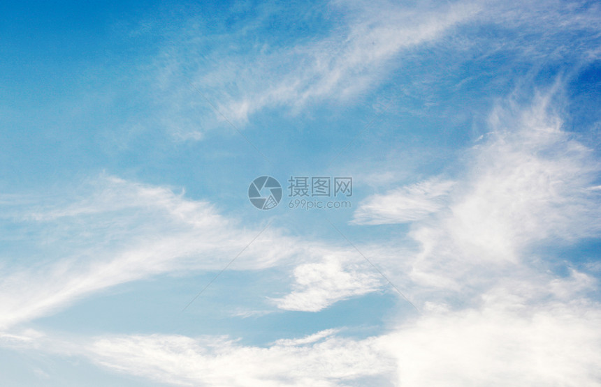 蓝色天空中的云彩沉淀雨云云景气候照片蓝天云雾水分阳光天气图片