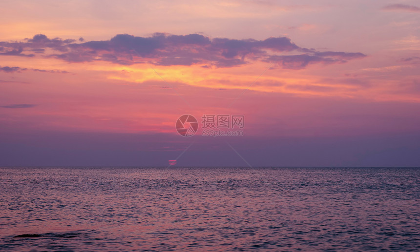 美丽的美景和海面的日出海滩环境天气假期海岸风景海洋海景天堂热带图片