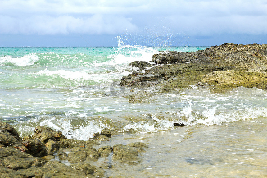 萨米德岛 雷永 泰国石头水平假期旅行热带季节天空天堂绿色海浪图片