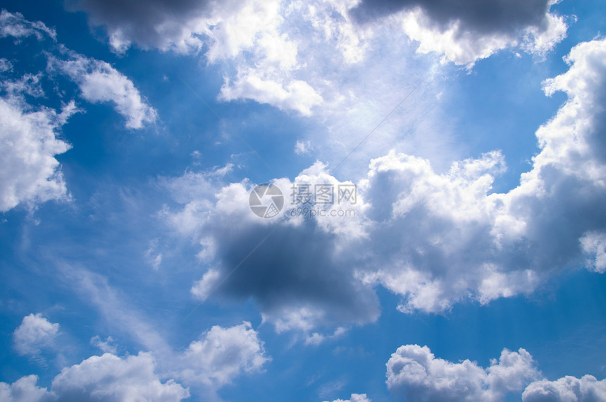 蓝蓝天空天气蓝色阳光白色天际空气天堂多云场景气候图片