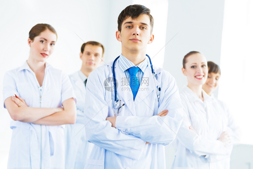 医生小组同事工作女孩护士微笑男人成人男性团体团队图片