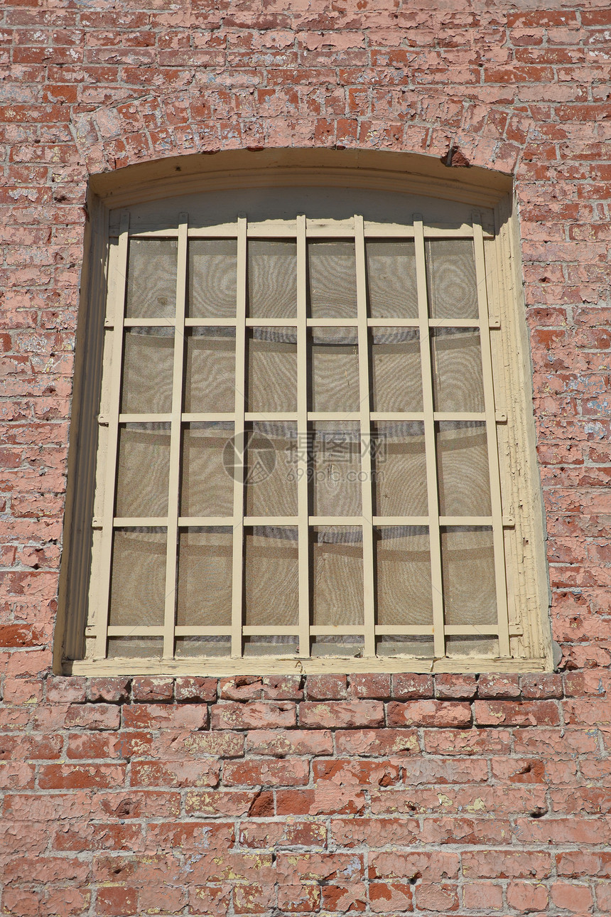 砖墙中的旧窗口玻璃乡村房子窗户框架石工图片