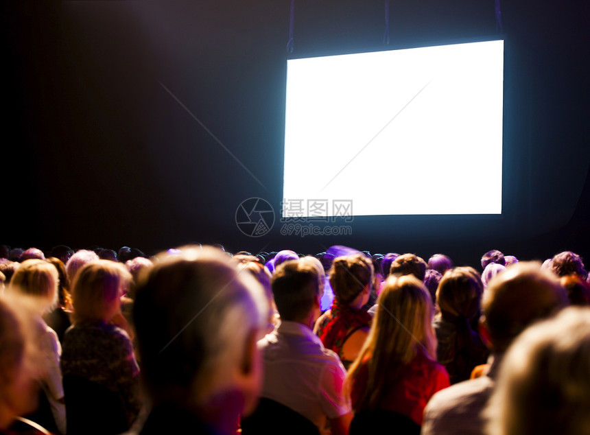 观看屏幕的观众群推介会闲暇投影青年广告研讨会时间电影展示戏剧图片