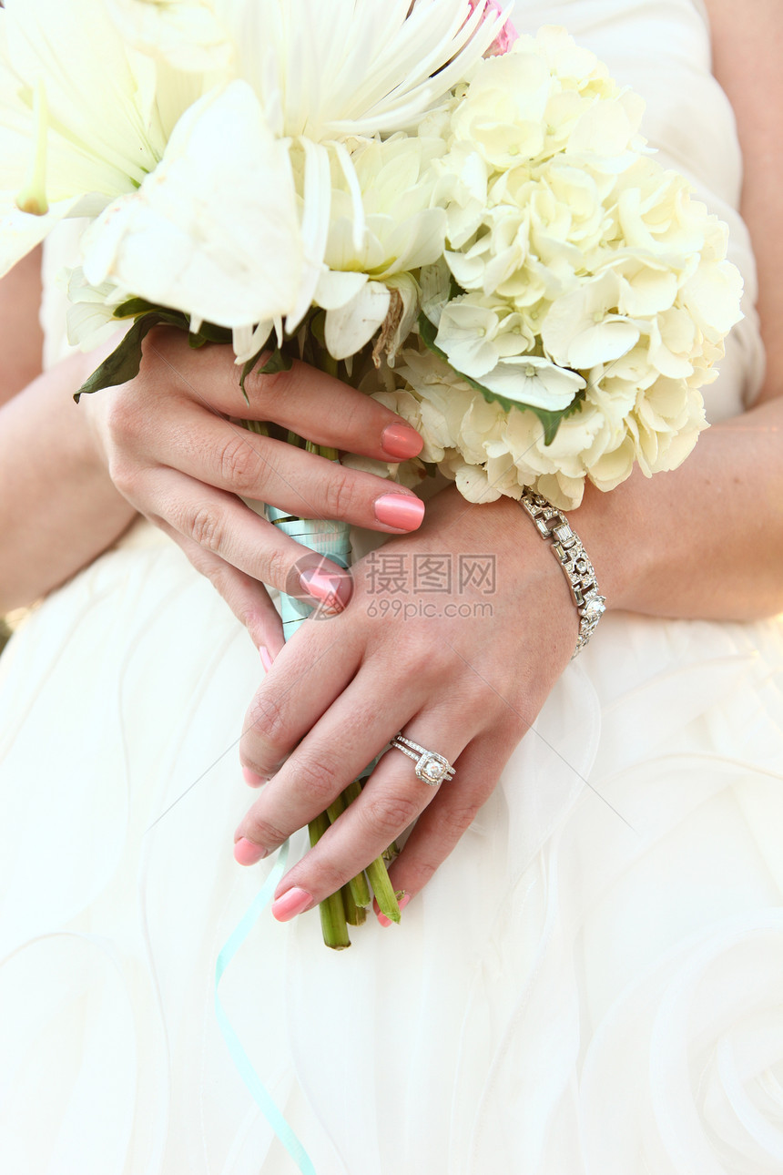 她结婚那天的漂亮新娘 外出传统女士婚礼奢华订婚玫瑰晴天已婚女性成人图片