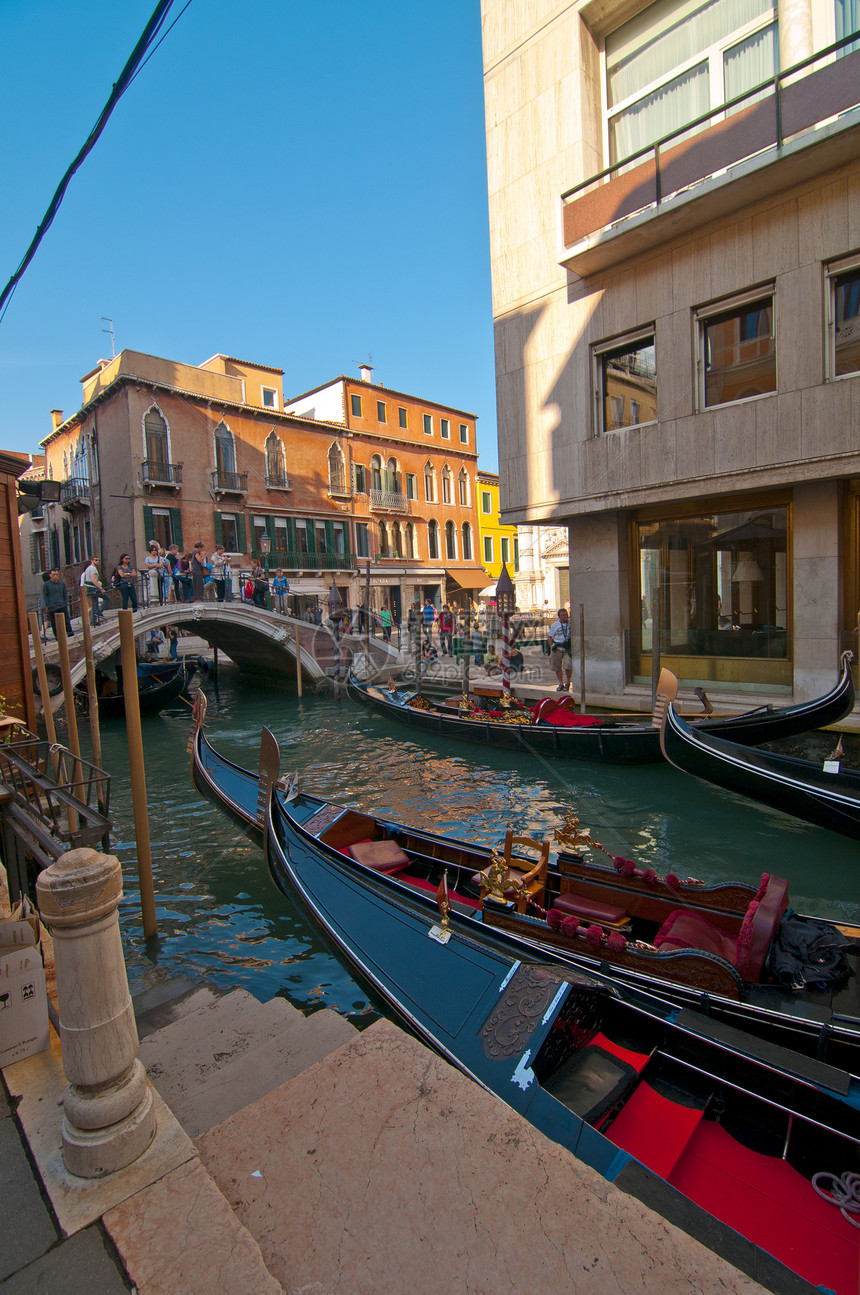 运河上的意大利贡多拉斯都市游客城市地标历史旅游缆车风光假期世界遗产图片