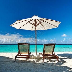 维拉纳马尔代夫美丽的沙滩异国海岸线风景奢华假期海景海洋躺椅椅子旅行背景