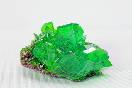 非硫酸盐以绿化颜色显示的水晶宏观照片矿物实验室硫酸盐化学玻璃物理石头奢华科学结晶背景