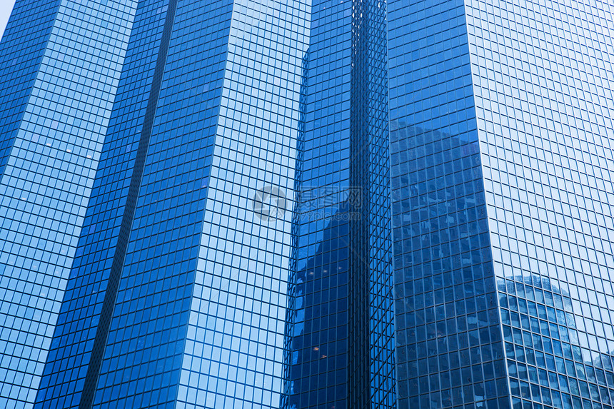 商业摩天大楼的现代建筑是蓝色的图片