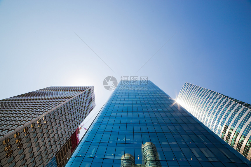 商业摩天大楼 法国巴黎建筑总部太阳玻璃晴天库存防御银行蓝色高楼图片