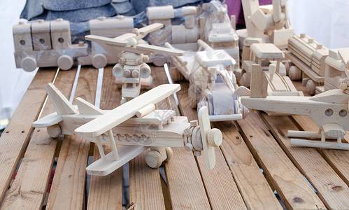 手绘玩具飞机木制手工造飞机直升机玩具型商店背景
