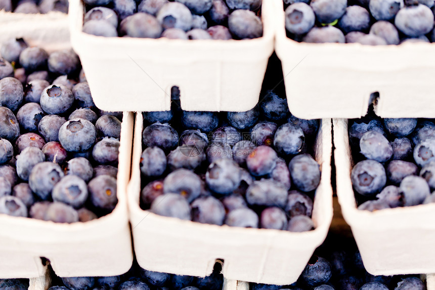 健康新鲜蓝莓宏观在户外市场闭合团体营养蓝色浆果覆盆子小吃饮食食物市场甜点图片