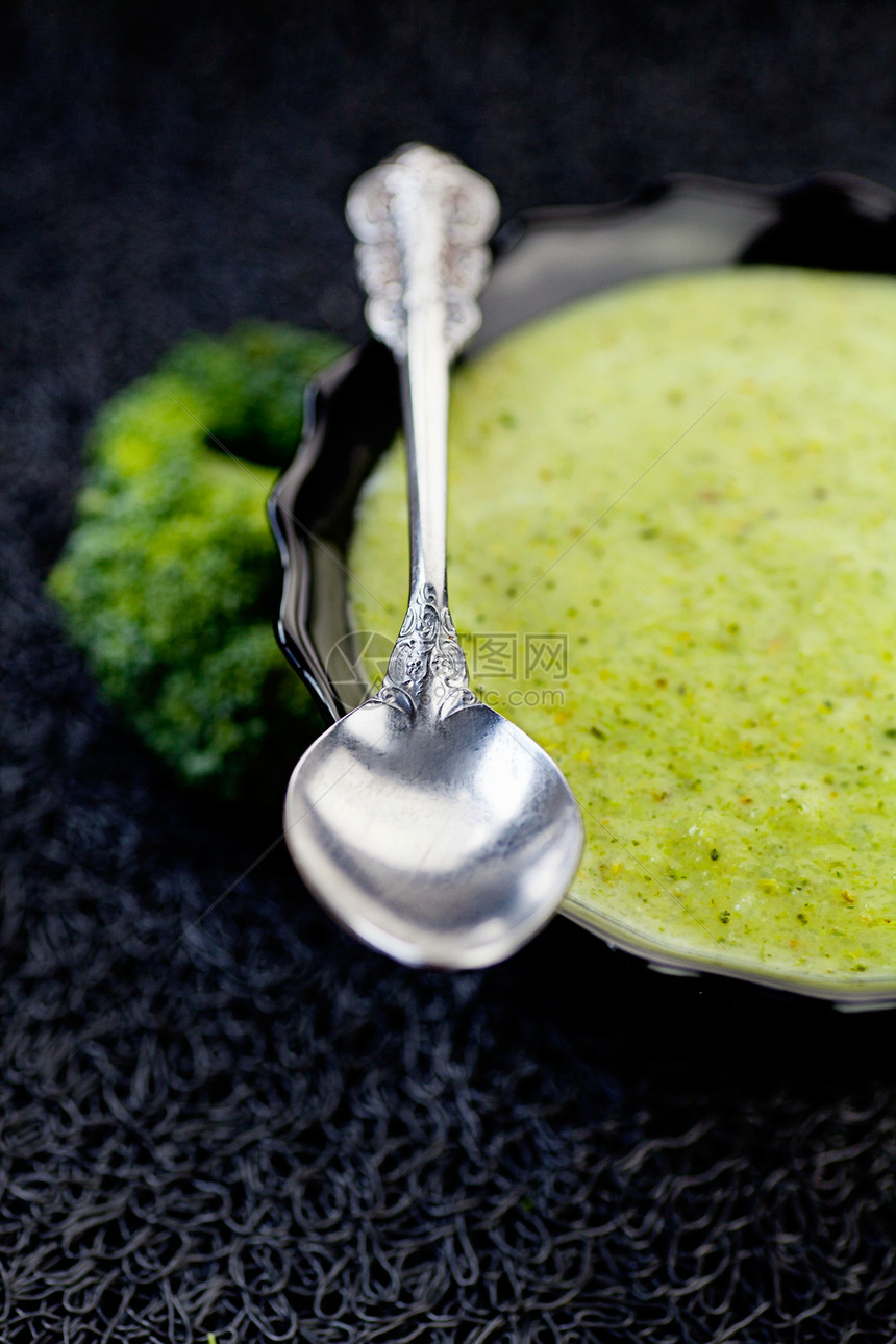 花椰菜汤厨房液体盘子餐厅饮食草药午餐奶油蔬菜草本植物图片