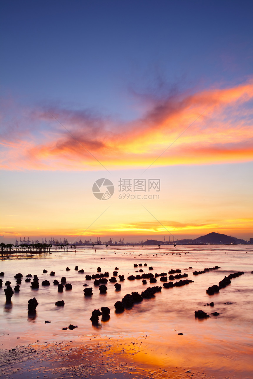 日落海岸太阳岩石阳光气候魔法土壤植物热带橙子海洋图片