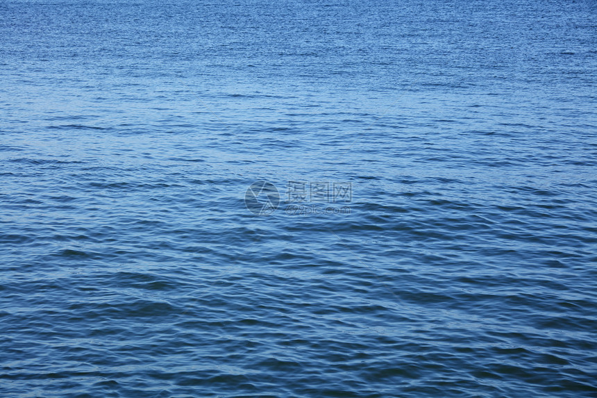 海面蓝色水面海岸水池全球生态海浪流动海洋反射涟漪波浪状图片