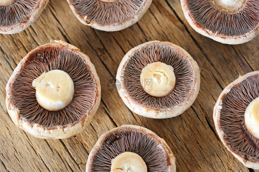 棕色蘑菇美食桌子食物烹饪木头餐厅厨房收成饮食按钮图片