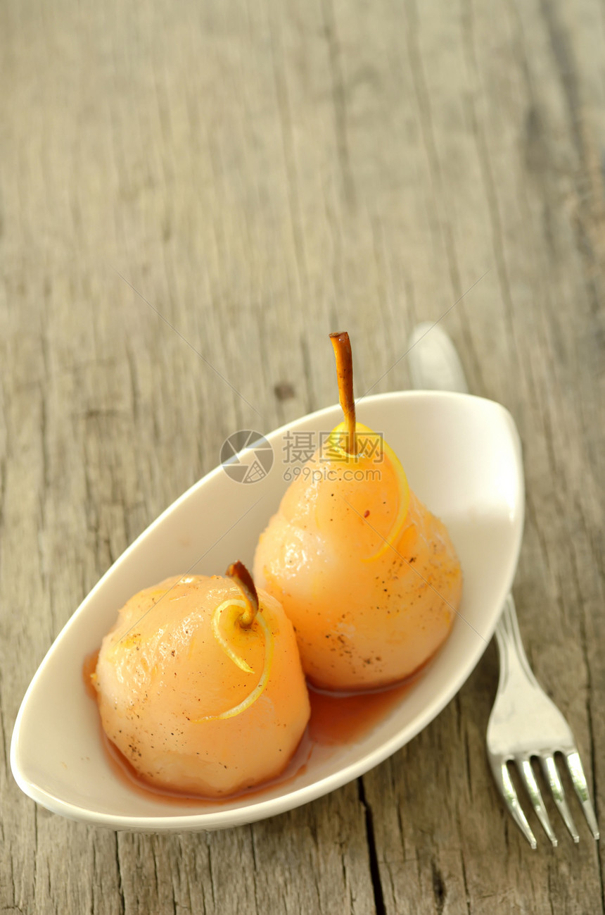 偷猎的梨子水果木头食谱糖浆甜点水煮美食食物图片