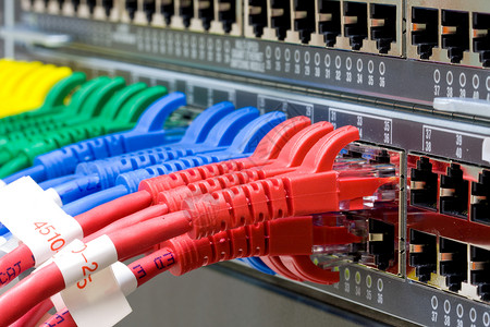 超五类网络开关和UTPEthernet电缆传输协议夹子插头电脑金属连接器局域网技术电讯背景
