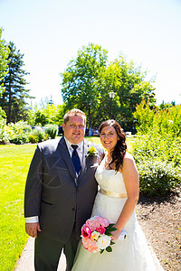 新娘和Groom婚礼日婚礼美丽男人婚姻女士女孩夫妻两个人庆典背景图片