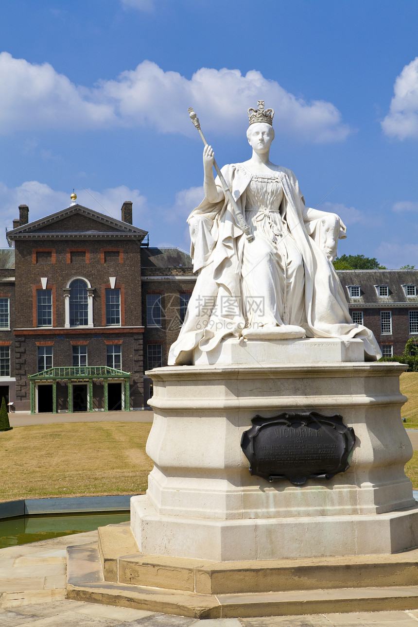 伦敦Kensington宫维多利亚王后女神像建筑学雕像皇家花园版税观光纪念碑旅行王座景点图片