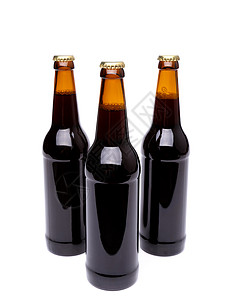 白底的三瓶啤酒饮料白色瓶子液体棕色团体玻璃背景图片