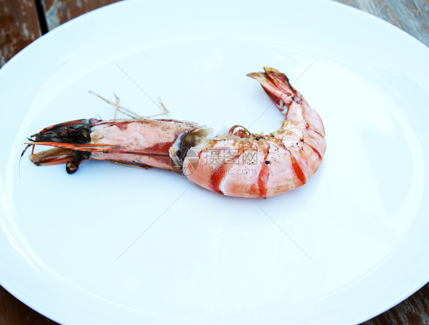 盘子上的大熟虾 关门沙拉动物白色小吃餐厅午餐海鲜茶点红色甲壳图片