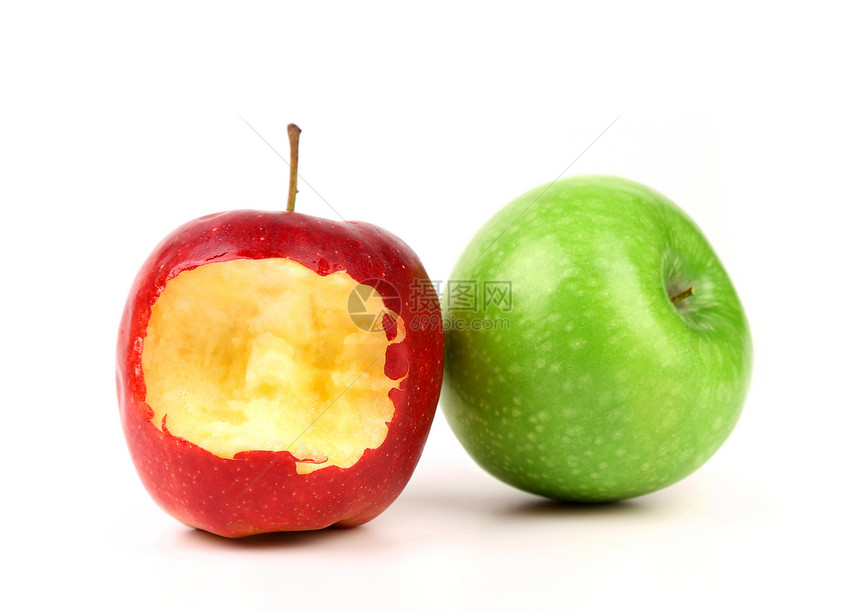 红点滴苹果和绿色孤立在白色上图片