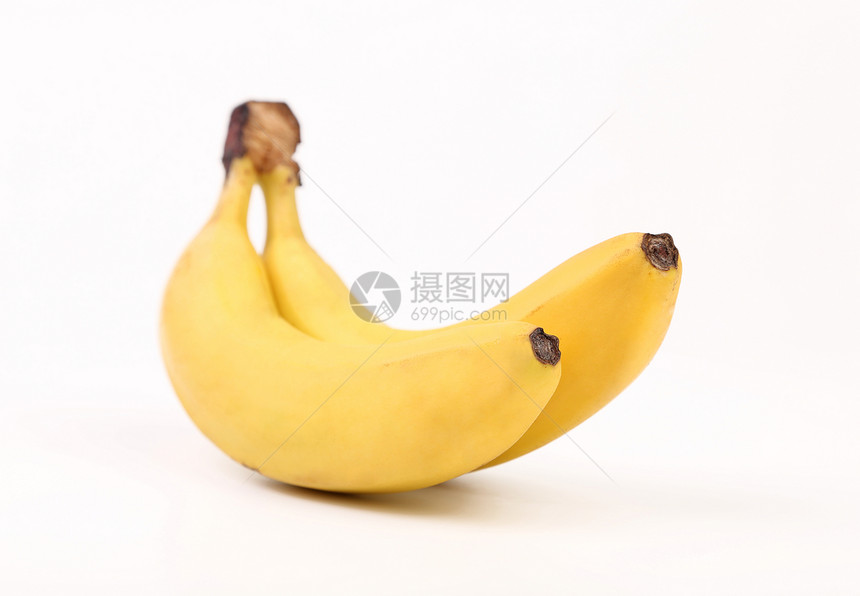 两只香蕉被白种孤立在白色背景上图片