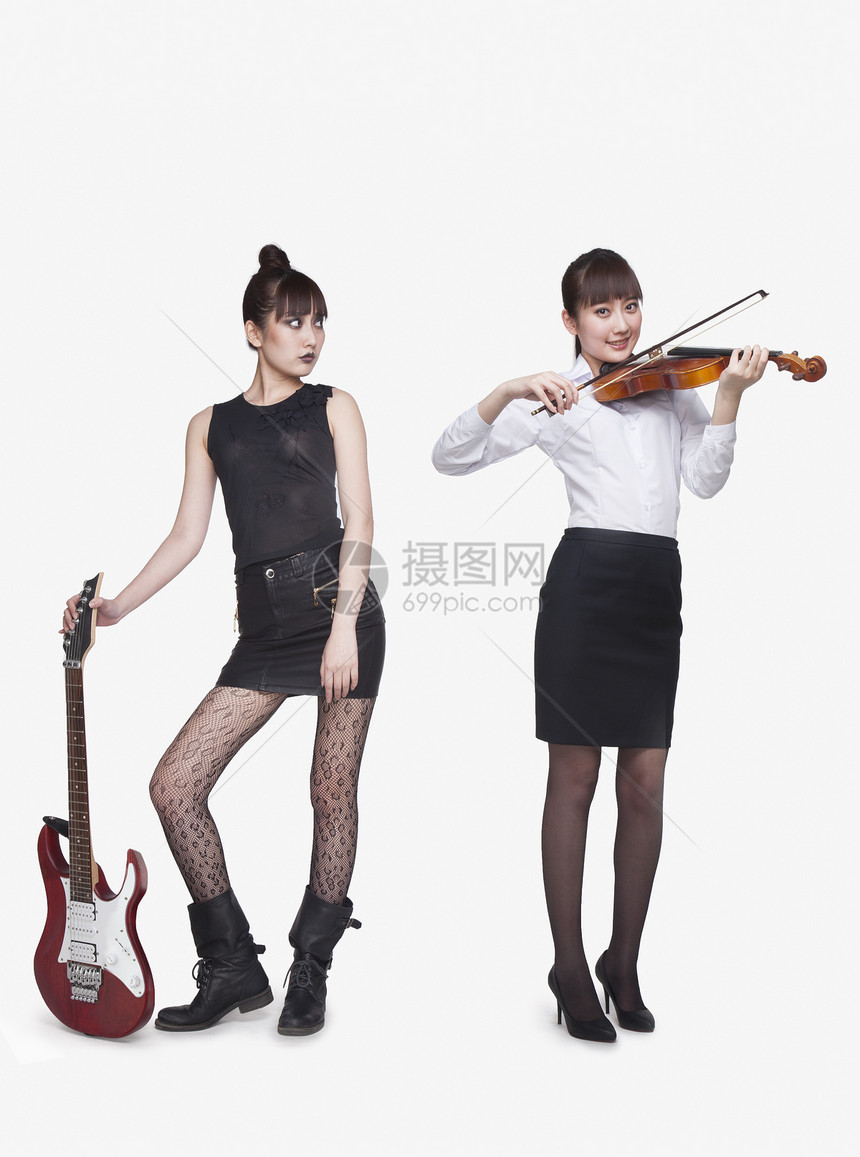 摇滚明星和小提琴手 对面摄影长发音乐家衬衫作曲小提琴数码个性黑发化妆品图片