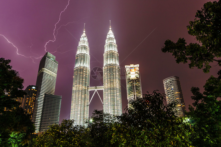 马来西亚吉隆坡的双子塔台地标商业双胞胎文化技术场景首都旅行天空景观图片