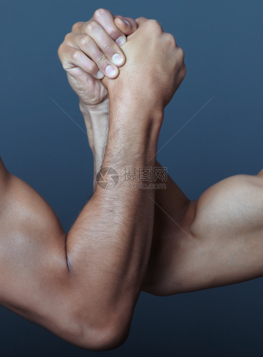 手臂摔角一部分力量运动二头肌肌肉对抗运动员竞赛男人斗争图片