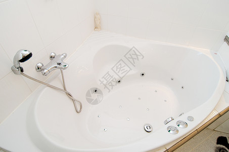现代豪华厕所金属洗衣机奢华盆地温泉按摩收银台白色水龙头洗澡背景图片