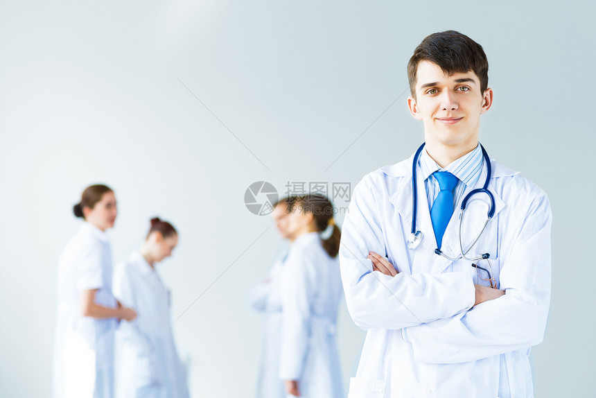 成功年轻医生的肖像女性医师卫生临床男人诊所职员医院从业者成人图片