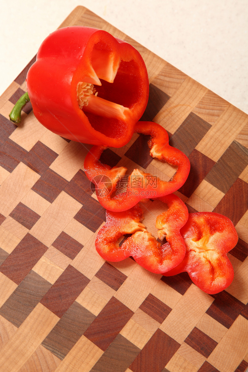 切菜板上的蔬菜木板红色食物小吃组件水果绿色厨房切菜板木头图片