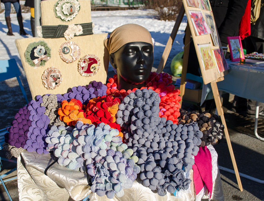 妇女织造服装公平市场的妇女头巾图片