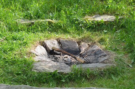 壁炉炙烤石头绿色烹饪灰色花园背景图片