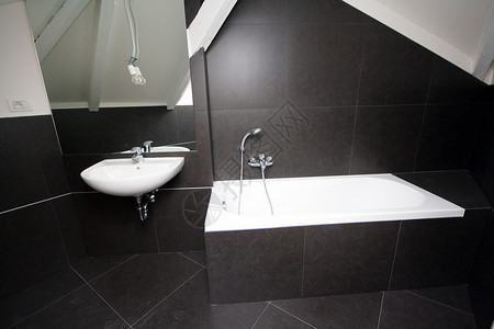 现代洗手间建筑学盆地镜子黑色耕作卫生洗澡收银台白色水龙头背景图片