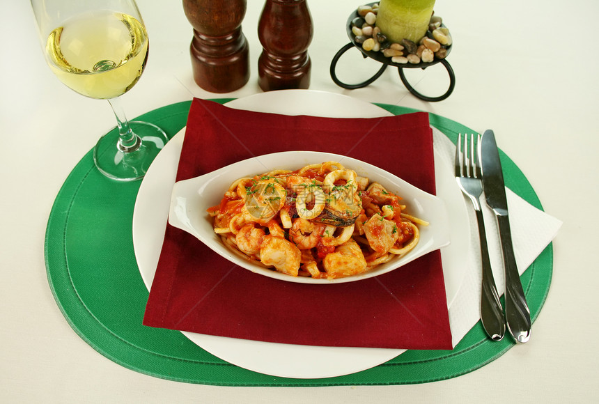 斯帕吉提里马拉味道健康饮食营养美食美味午餐面条草药用餐对虾图片