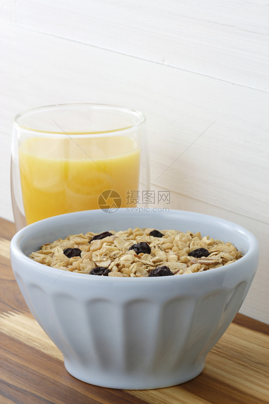 美味健康早餐好吃燕麦坚果饮料玻璃玉米片橙汁液体果汁甜点营养图片