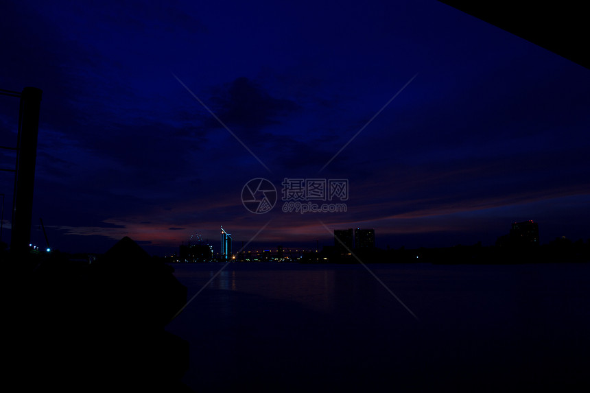 黄昏时的Bhumibol桥地区11图片