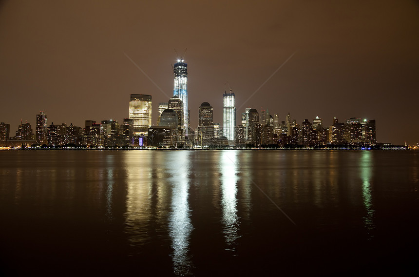 纽约市的天线右高楼反射街道自由贸易金融城市建筑日落天际图片