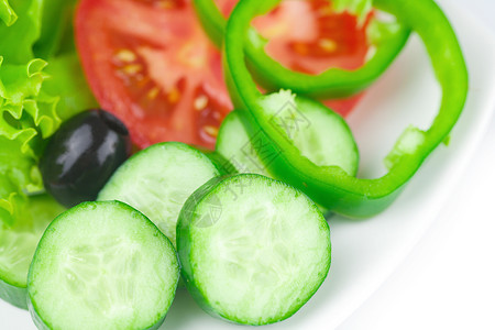 黑橄榄 小菜 番茄 黄瓜和胡椒饮食沙拉盘子草药午餐叶子食物小吃蔬菜背景图片