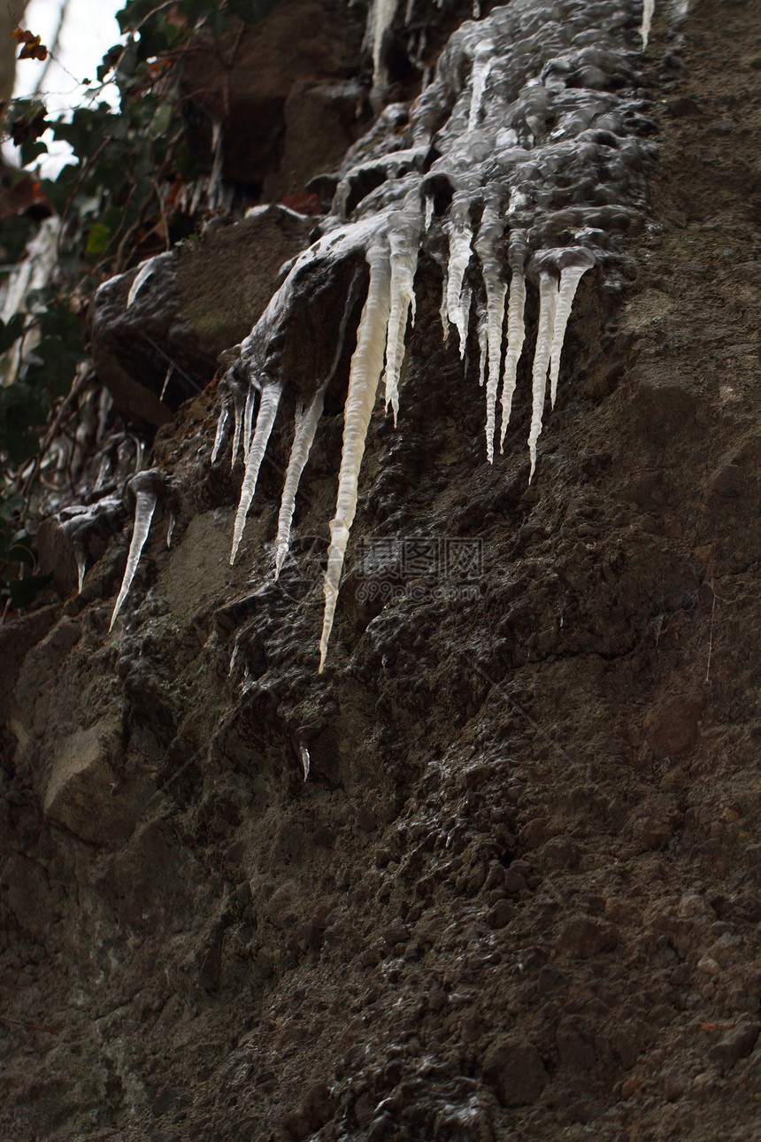 深底的冰柱季节冻结天气白色水晶岩石图片