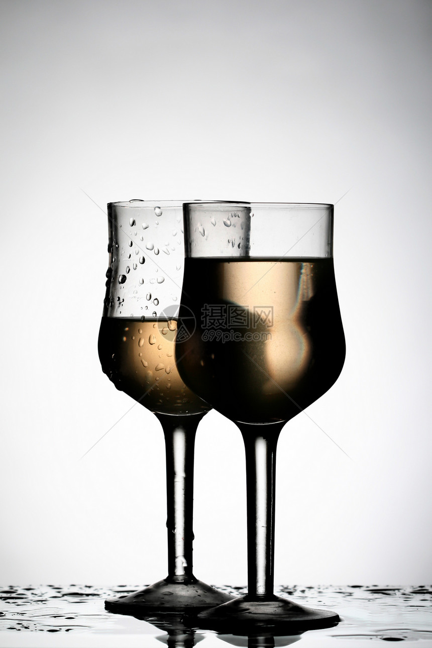 葡萄酒杯玻璃桌子庆典食物美食饮食派对水果液体背光图片