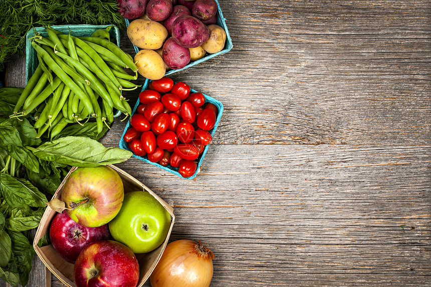 新鲜水果和蔬菜市场销售草药土豆杂货乡村集装箱食物桌子青菜洋葱农民图片