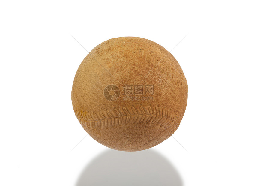 非常古老的垒球 孤立在白色上器材体育运动图片